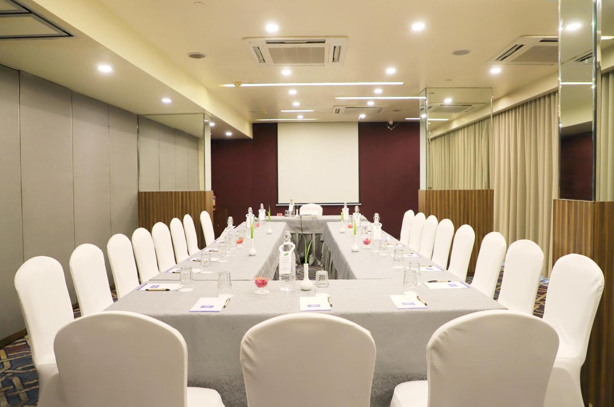 Marasa Sarovar Portico -Rajkot Exterior foto
